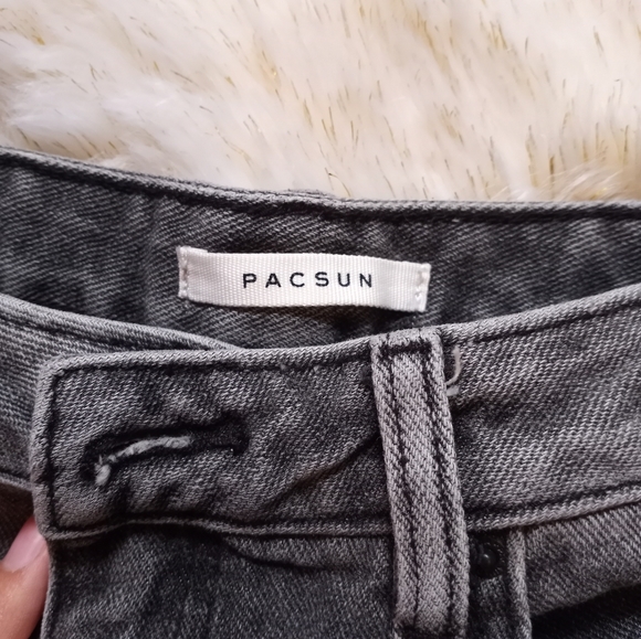 LAST CHANCE WILL BE DONATED!!Pacsun 90's boyfriend Jeans - Picture 2 of 3